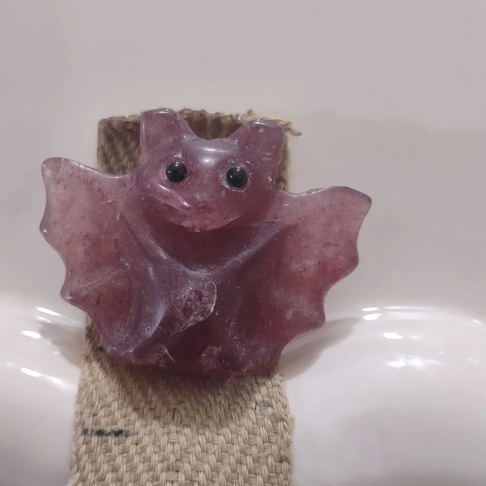 Bat Carving Strawberry Quartz 1inch By 1.5 Inch Has Flaws - Picture 9 of 12